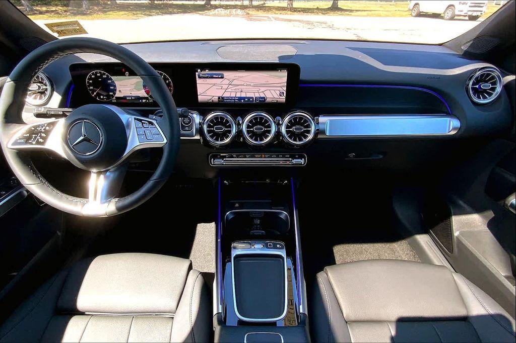new 2025 Mercedes-Benz GLB 250 car, priced at $54,555