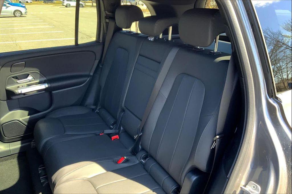 new 2025 Mercedes-Benz GLB 250 car, priced at $54,555