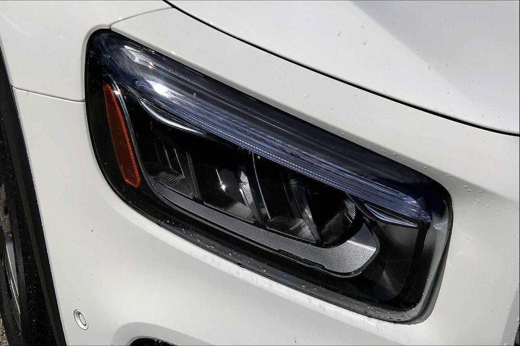 new 2026 Mercedes-Benz GLB 250 car, priced at $53,135