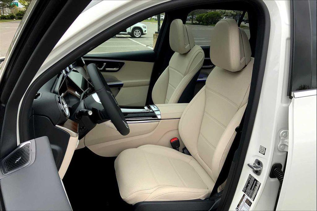 new 2025 Mercedes-Benz GLC 300 car, priced at $59,615