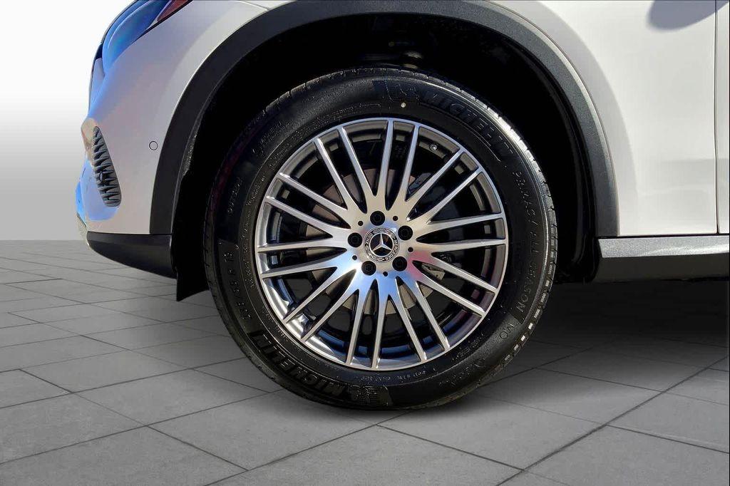 new 2026 Mercedes-Benz GLC 300 car, priced at $59,580