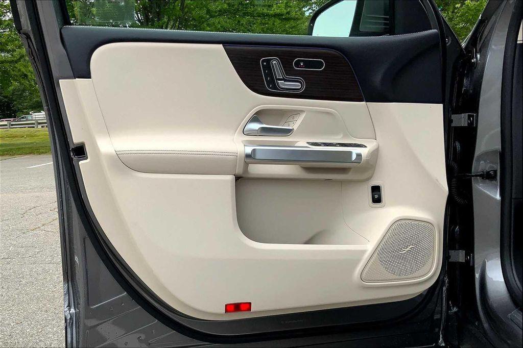 new 2025 Mercedes-Benz GLB 250 car, priced at $54,085