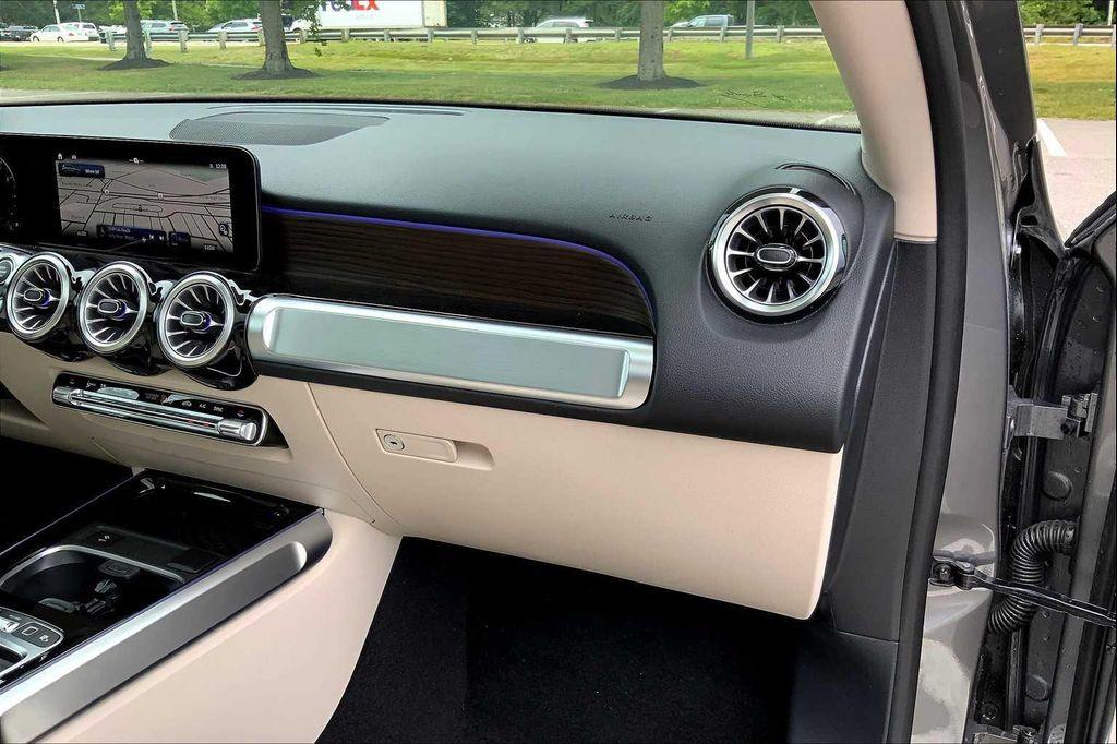 new 2025 Mercedes-Benz GLB 250 car, priced at $54,085