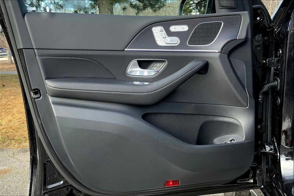new 2025 Mercedes-Benz GLE 450 car, priced at $77,710