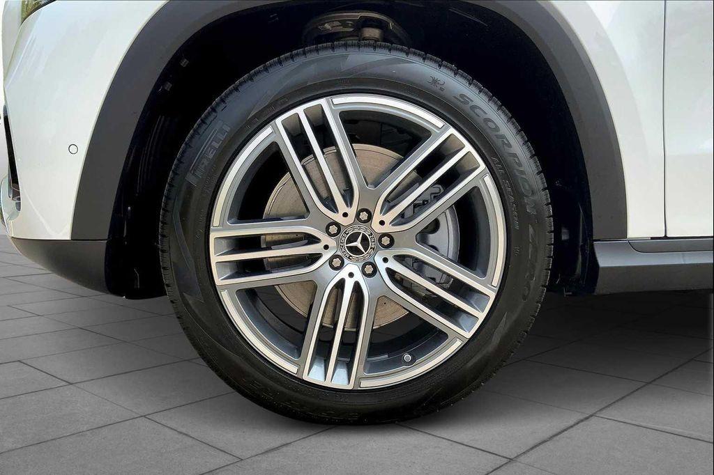 new 2025 Mercedes-Benz GLS 450 car, priced at $99,540