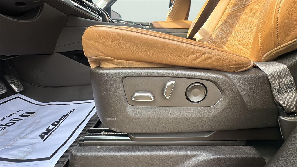 used 2022 Cadillac Escalade ESV car, priced at $64,995