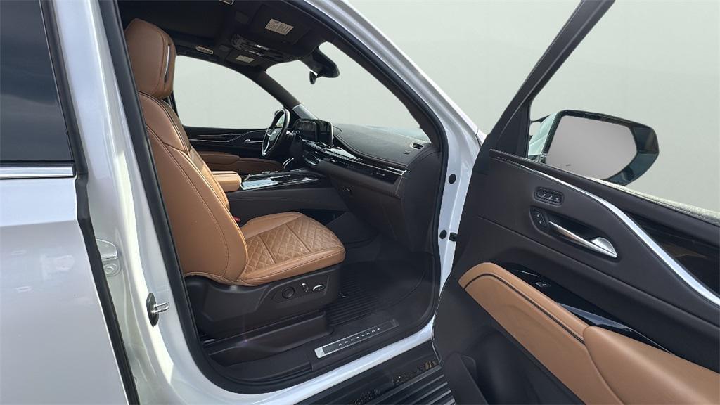 used 2022 Cadillac Escalade ESV car, priced at $64,995