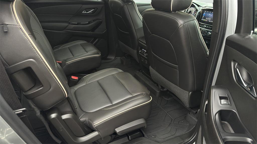 used 2023 Chevrolet Traverse car, priced at $32,574