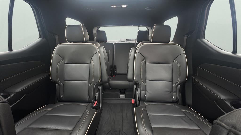 used 2023 Chevrolet Traverse car, priced at $32,574