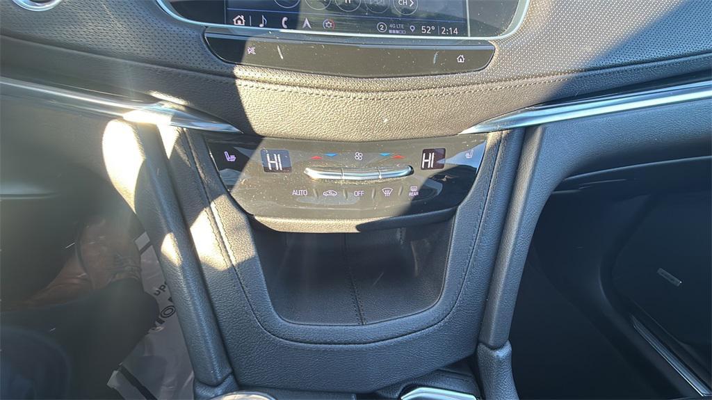 used 2022 Cadillac XT5 car, priced at $30,980