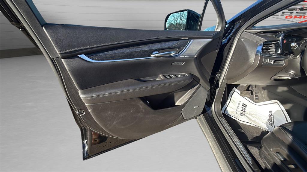 used 2022 Cadillac XT5 car, priced at $30,980