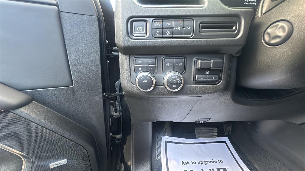 used 2022 GMC Yukon XL car, priced at $59,901
