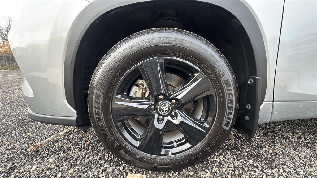 used 2023 Toyota Highlander car, priced at $29,910