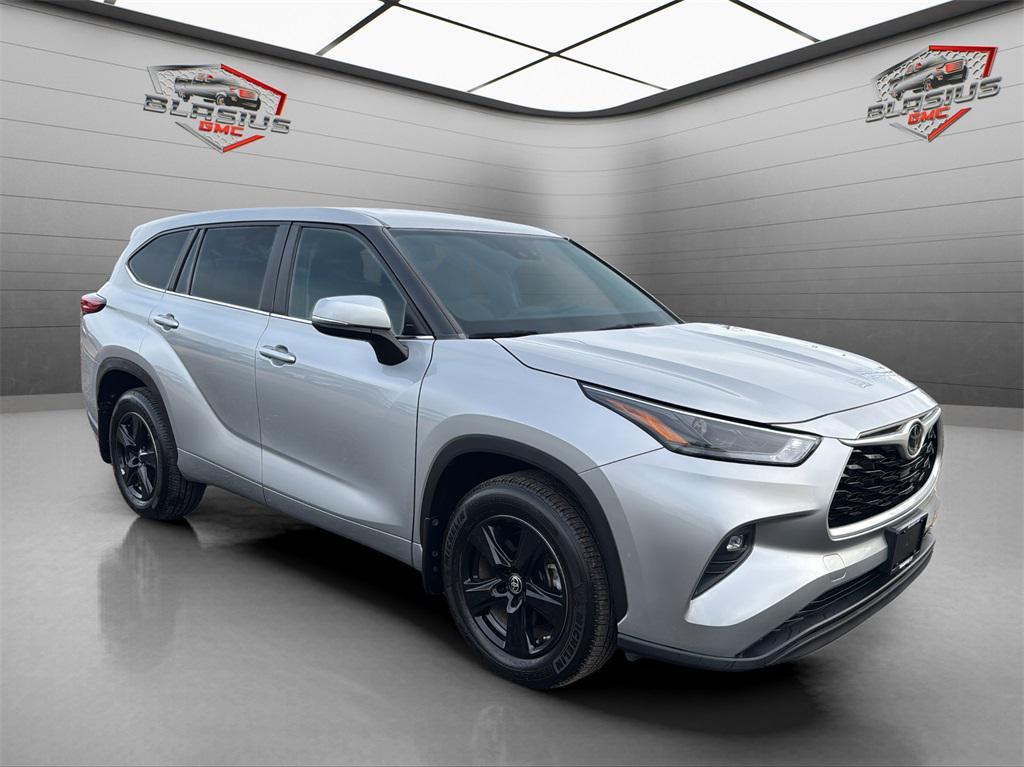 used 2023 Toyota Highlander car, priced at $29,910