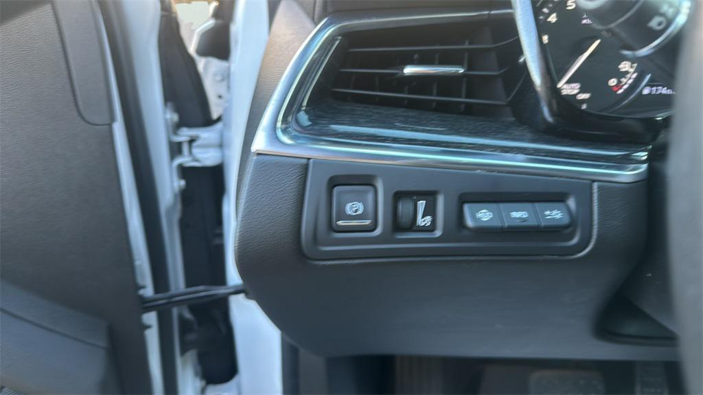 used 2022 Cadillac XT5 car, priced at $31,989