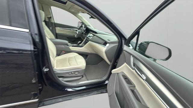 used 2021 Cadillac XT5 car, priced at $29,924