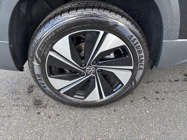 new 2025 Volkswagen Taos car, priced at $30,106