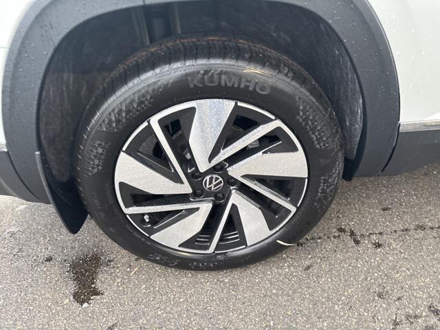 new 2025 Volkswagen Atlas car, priced at $47,753