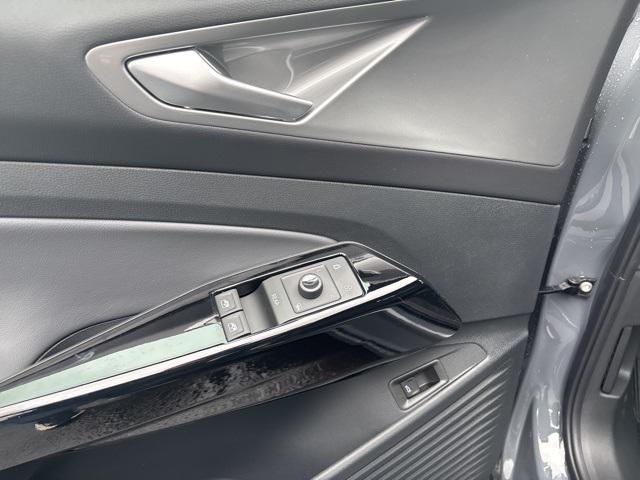 new 2025 Volkswagen ID.4 car, priced at $40,635