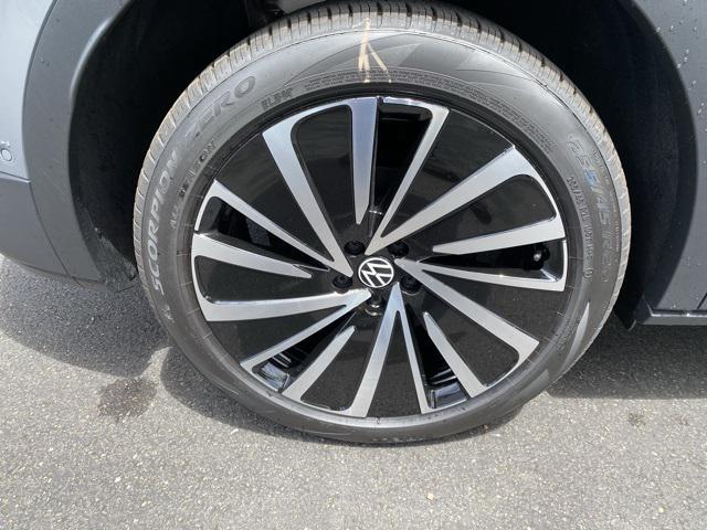 new 2025 Volkswagen ID.4 car, priced at $44,410