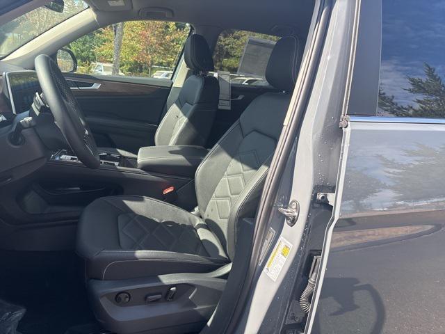 new 2025 Volkswagen Atlas car, priced at $40,682