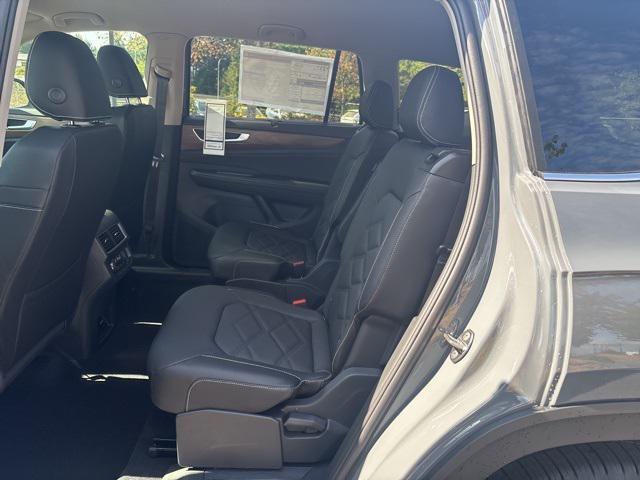 new 2025 Volkswagen Atlas car, priced at $40,682