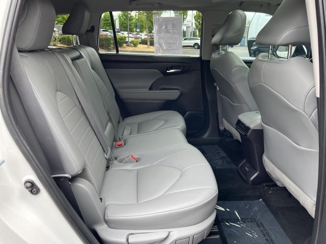 used 2021 Toyota Highlander car, priced at $33,410