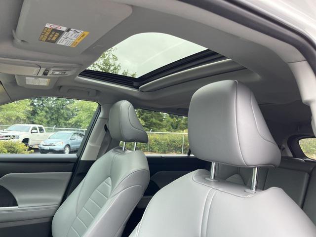 used 2021 Toyota Highlander car, priced at $33,410