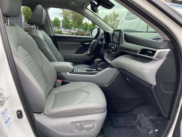 used 2021 Toyota Highlander car, priced at $33,410