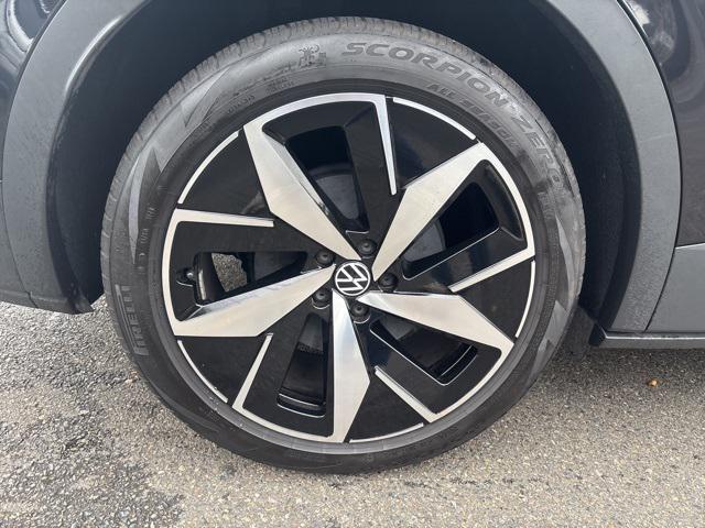 used 2023 Volkswagen ID.4 car, priced at $25,843