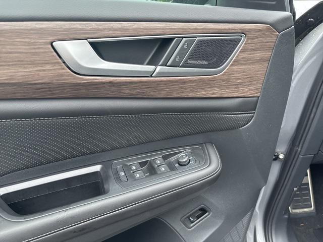 new 2025 Volkswagen Atlas car, priced at $53,753