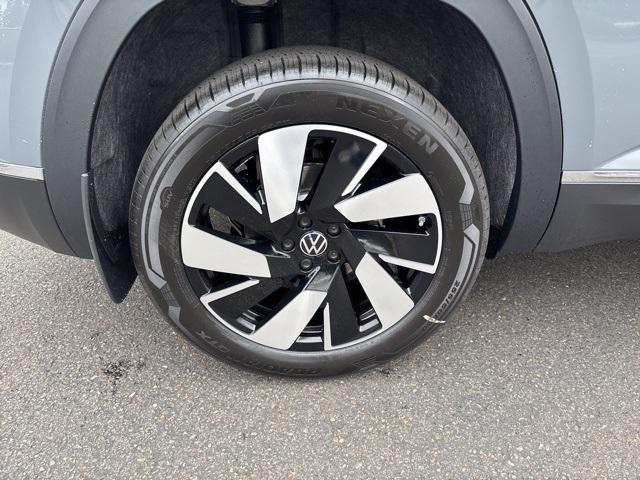 new 2026 Volkswagen Atlas Cross Sport car, priced at $50,609