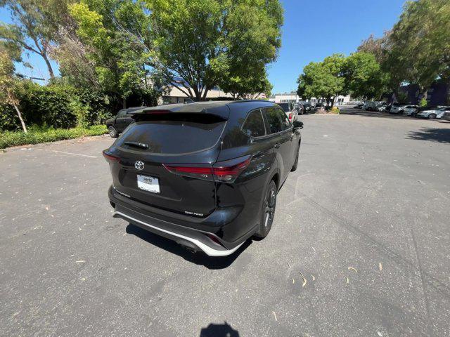 used 2024 Toyota Highlander car, priced at $43,554