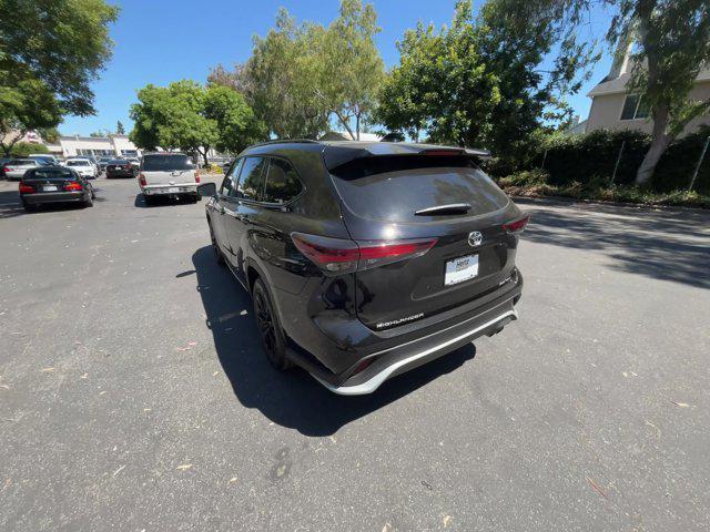 used 2024 Toyota Highlander car, priced at $43,554