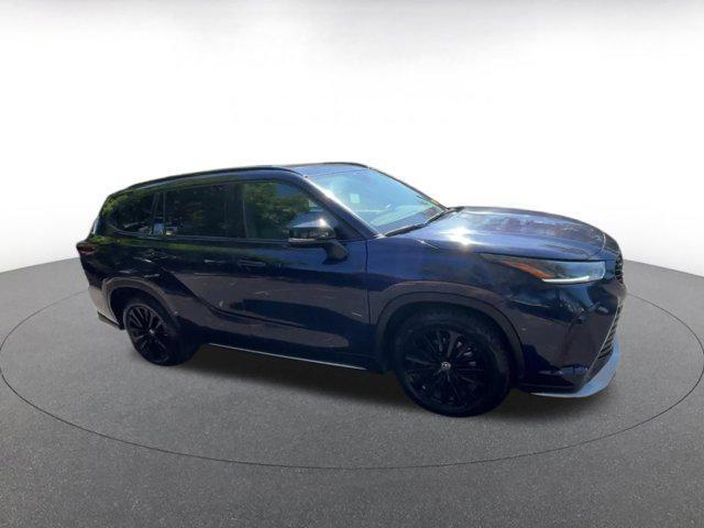 used 2024 Toyota Highlander car, priced at $43,679