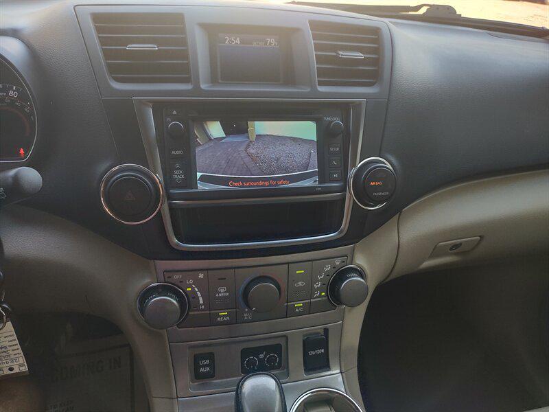 used 2013 Toyota Highlander car, priced at $13,995