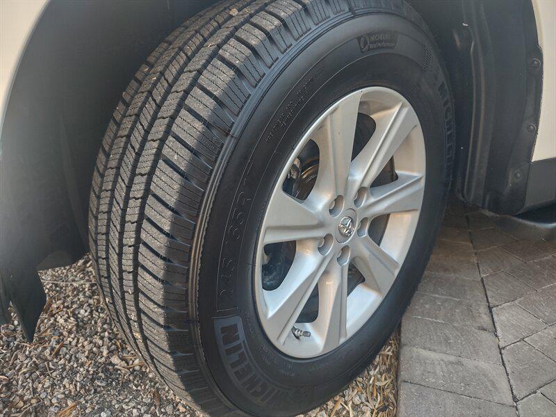 used 2013 Toyota Highlander car, priced at $13,995