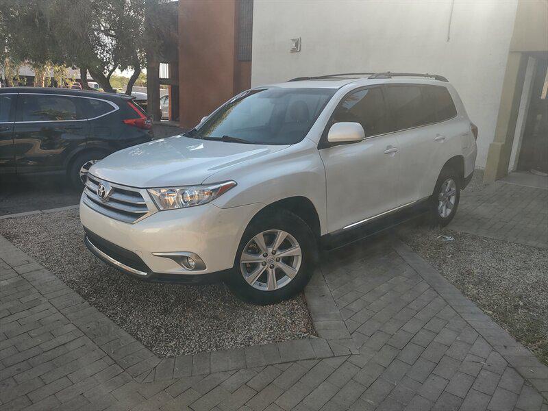 used 2013 Toyota Highlander car, priced at $13,995