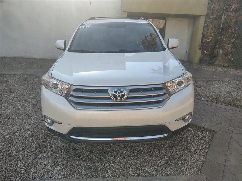 used 2013 Toyota Highlander car, priced at $13,995