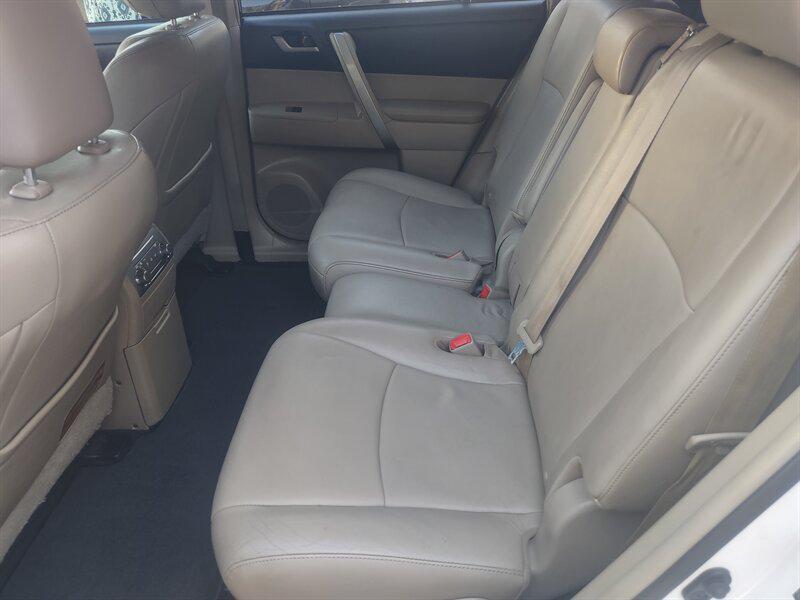 used 2013 Toyota Highlander car, priced at $13,995