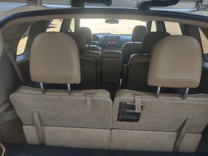 used 2013 Toyota Highlander car, priced at $13,995