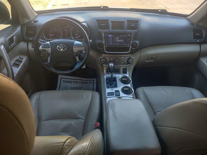 used 2013 Toyota Highlander car, priced at $13,995
