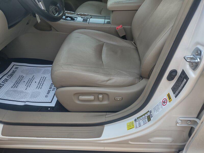 used 2013 Toyota Highlander car, priced at $13,995