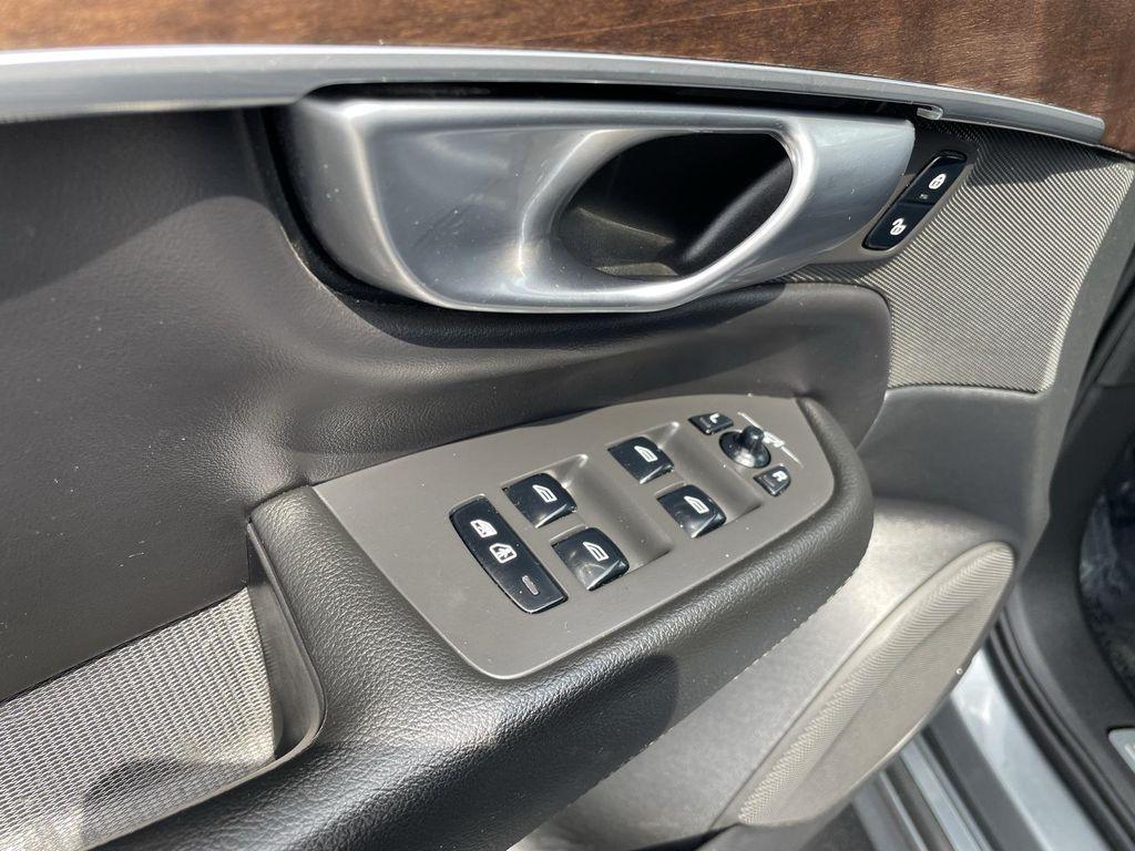 used 2019 Volvo XC90 car, priced at $21,995