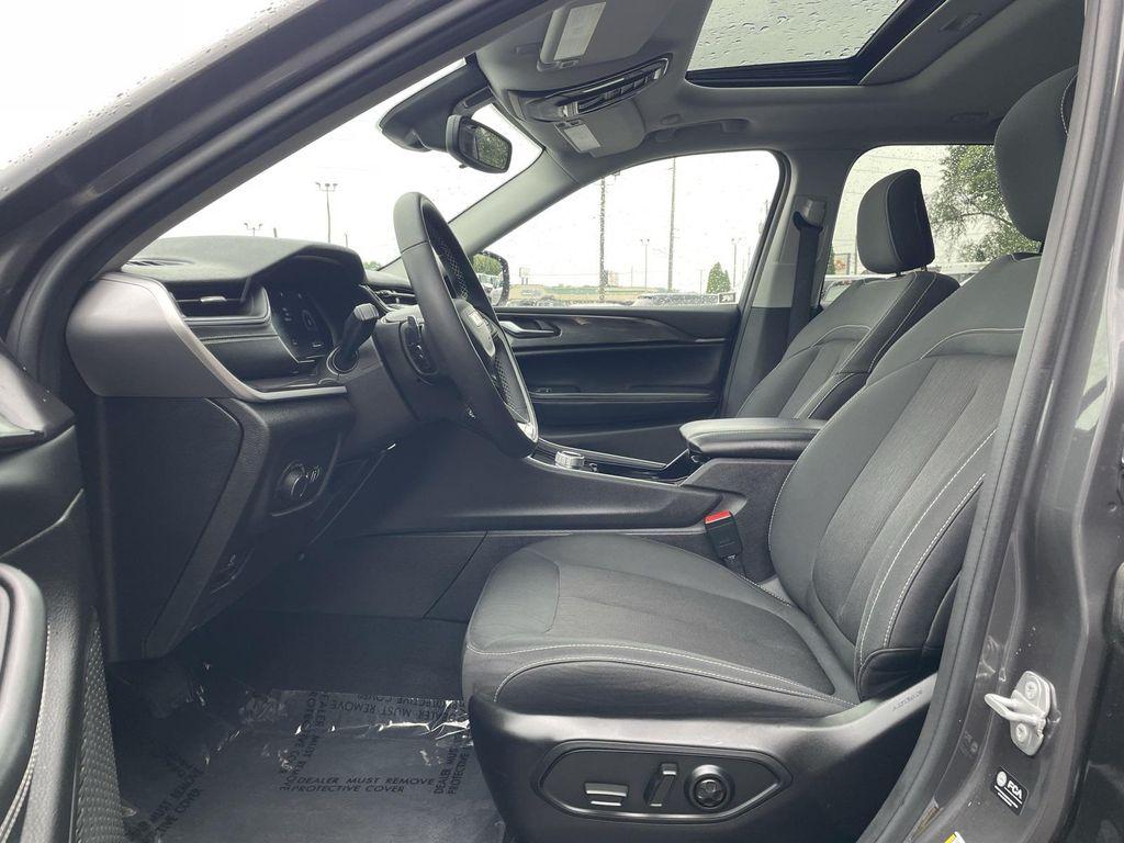 used 2023 Jeep Grand Cherokee car, priced at $30,995
