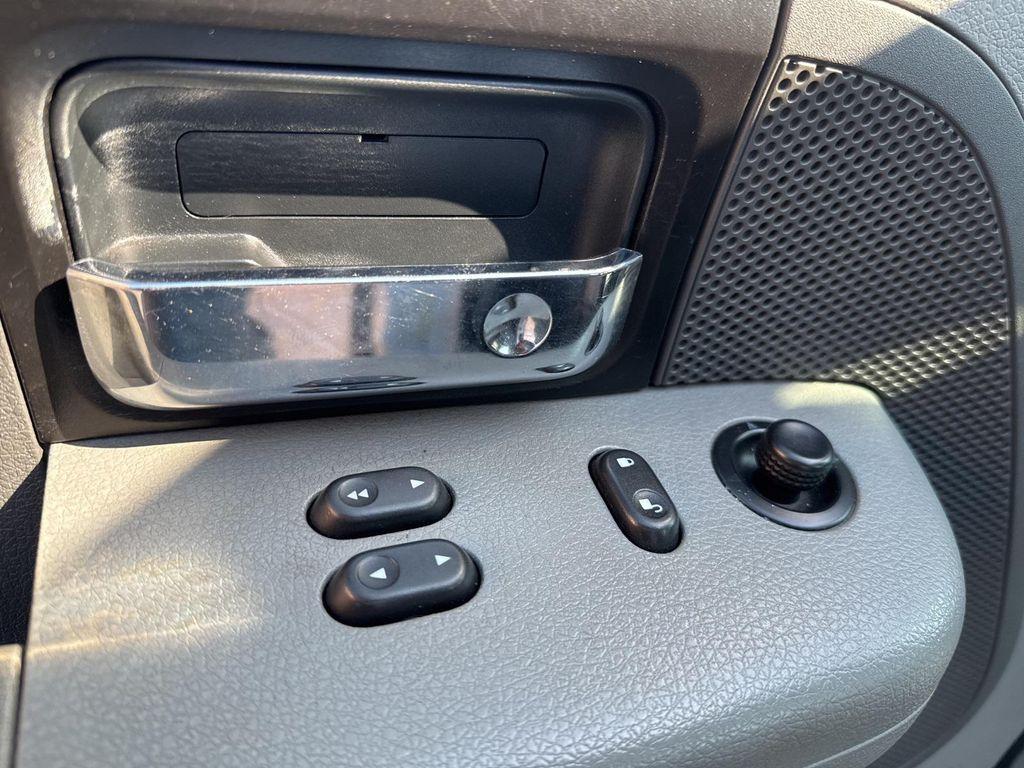 used 2005 Ford F-150 car