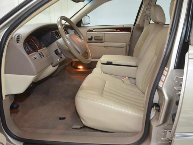 used 2004 Lincoln Town Car car, priced at $16,997