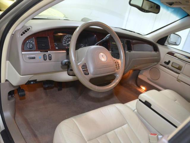 used 2004 Lincoln Town Car car, priced at $16,997