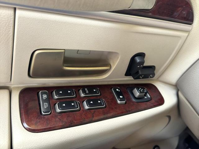 used 2004 Lincoln Town Car car, priced at $16,997