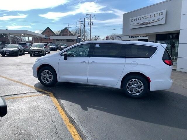 new 2024 Chrysler Pacifica car, priced at $56,316